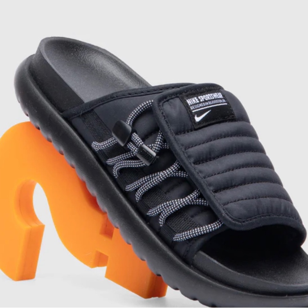 Nike Asuna 2
Men's Slides (women size 9)